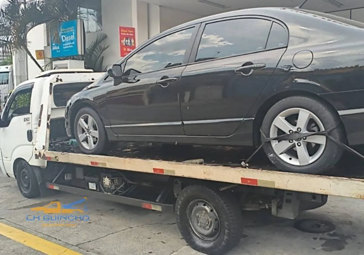 Guincho plataforma para remoção veicular segura