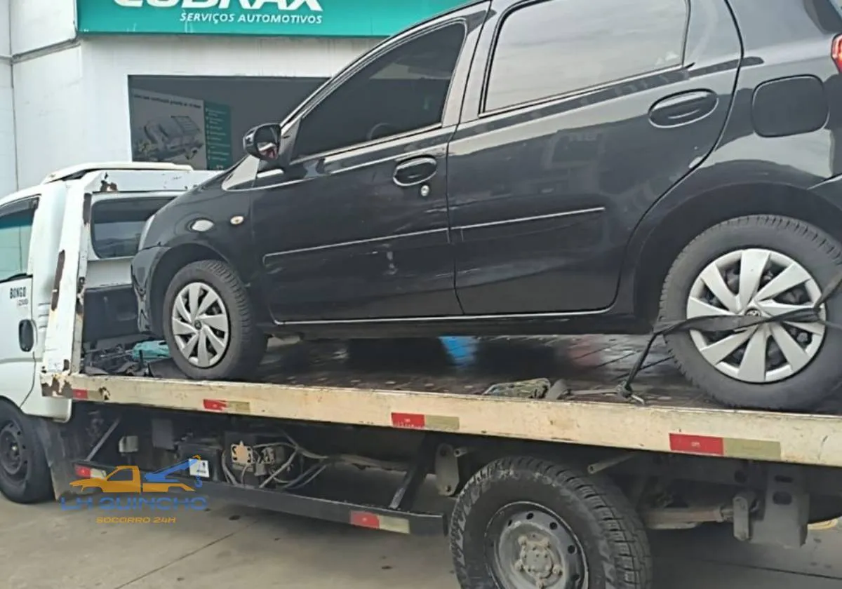 Decisões seguras ao acionar guincho e suporte veicular